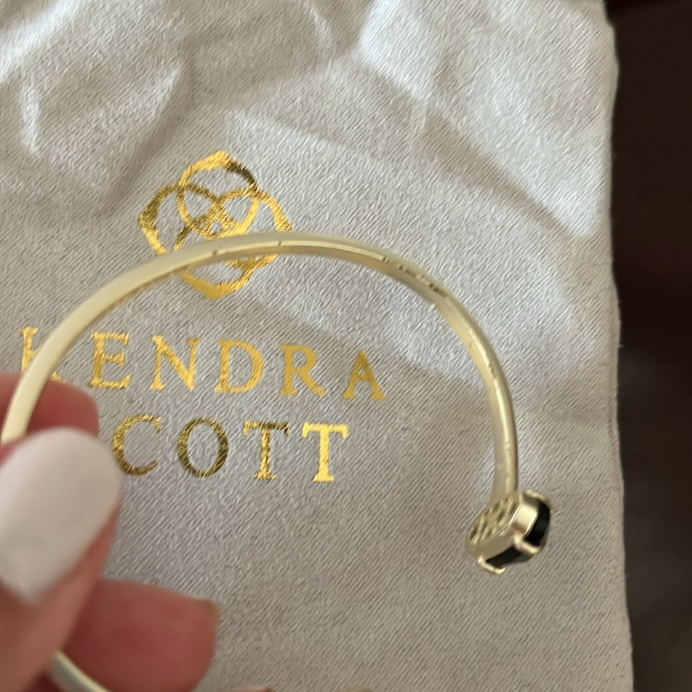 Kendra Scott Edie Cuff Bracelet Black Onyx and Gold - Picture 5 of 7